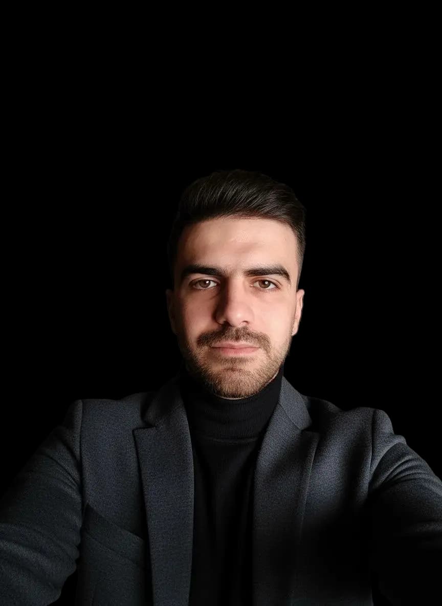 Portrait of Younis Issa, Front-End Developer